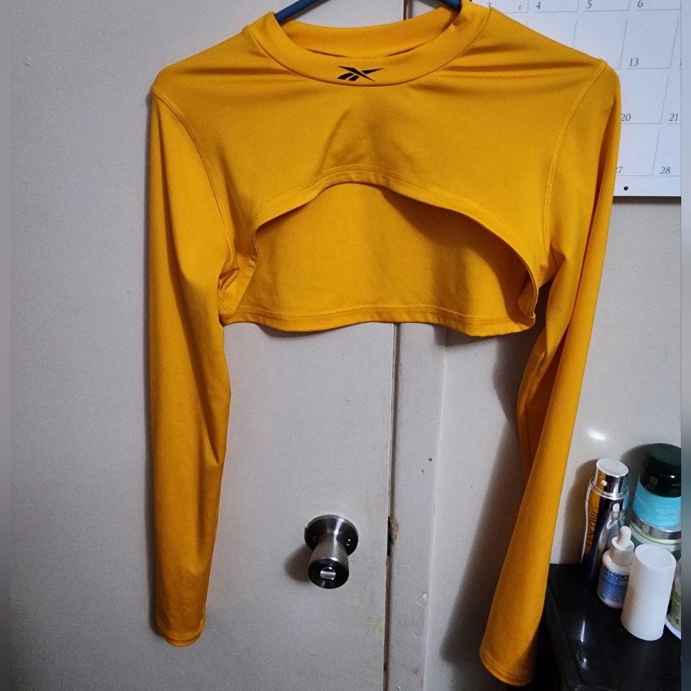 Reebok | crop shoulder top nwot.